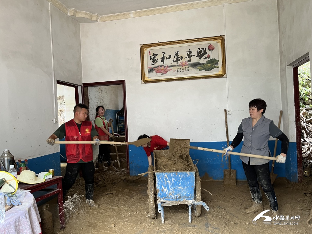 云上建始：抢险救灾 建始青年冲锋救援在一线